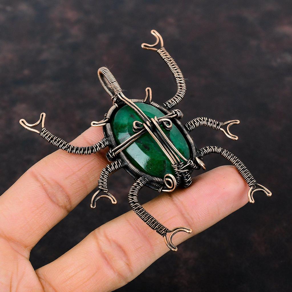 Ограненный замбийский изумруд, медный кулон, обернутый проволокой, медное украшение ручной работы, кулон в виде жука, подарок для нее, обернутый проволокой, драгоценный камень, ювелирное изделие
