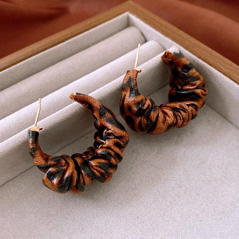 Ретро Гонконгский стиль Серьги-кольца с леопардовым принтом из серебряной иглы Легкая роскошь Высококлассные серьги с темпераментом Нишевые серьги Женские