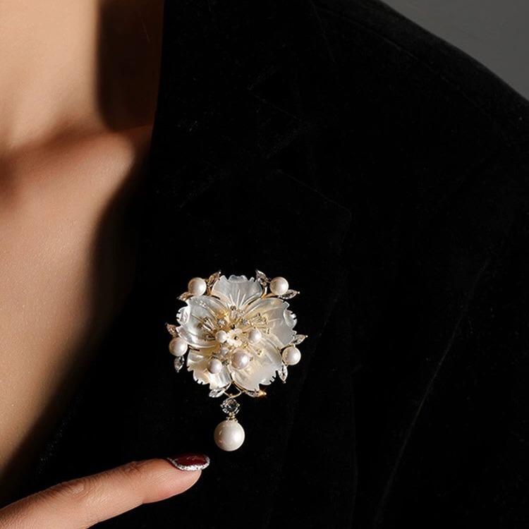 Вишневая брошь женская легкая роскошная высококачественная брошь из ракушки из ракушки изысканные и элегантные аксессуары вечернее платье подарок на день учителя