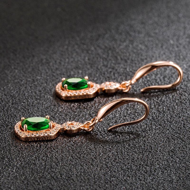 Популярные европейские и американские серьги с красными изумрудами