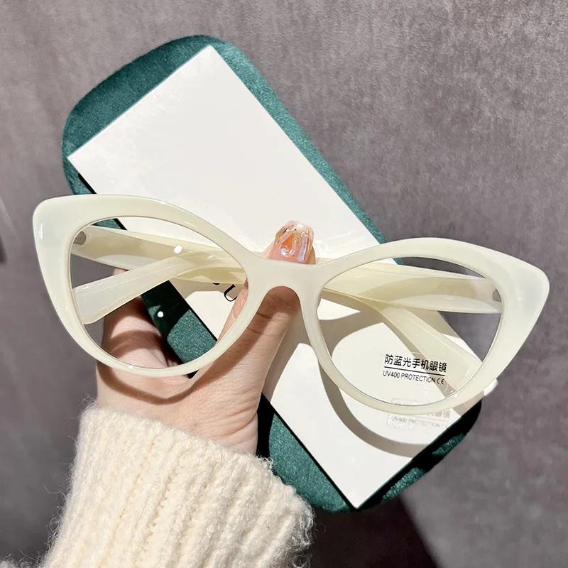 New Fashionable Cat Eye Flat Lens Trendy Anti Blue Light Glasses Personalized Retro Optical Eyeglasses Luxury Brand Eyewear
