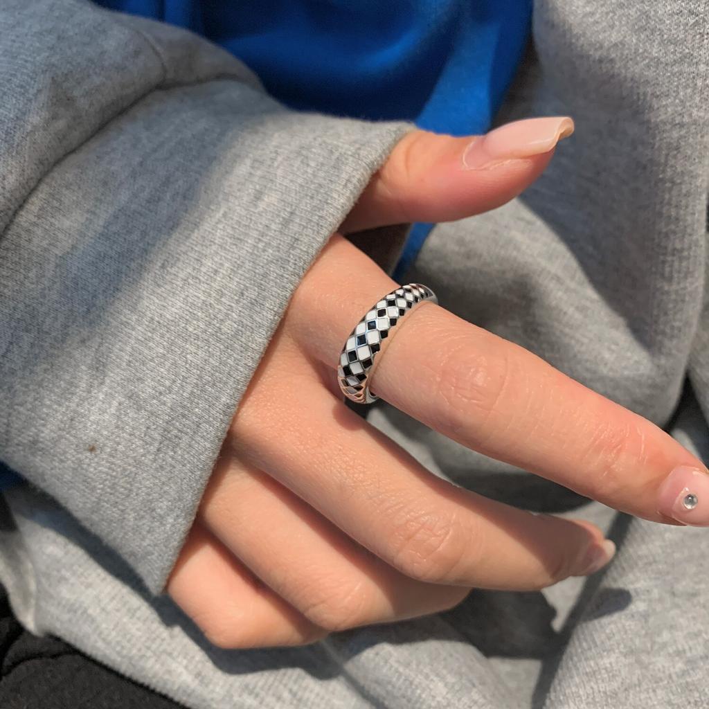 S925 Sterling Silver Checkerboard Ring Female Niche Design Light Luxury Fashion Personality New High -Level Sense