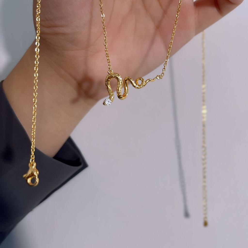 Рождественское ожерелье-змея женское с высоким чувством зодиакальное ожерелье-змея легкая роскошь модная ключичная цепочка прямая поставка