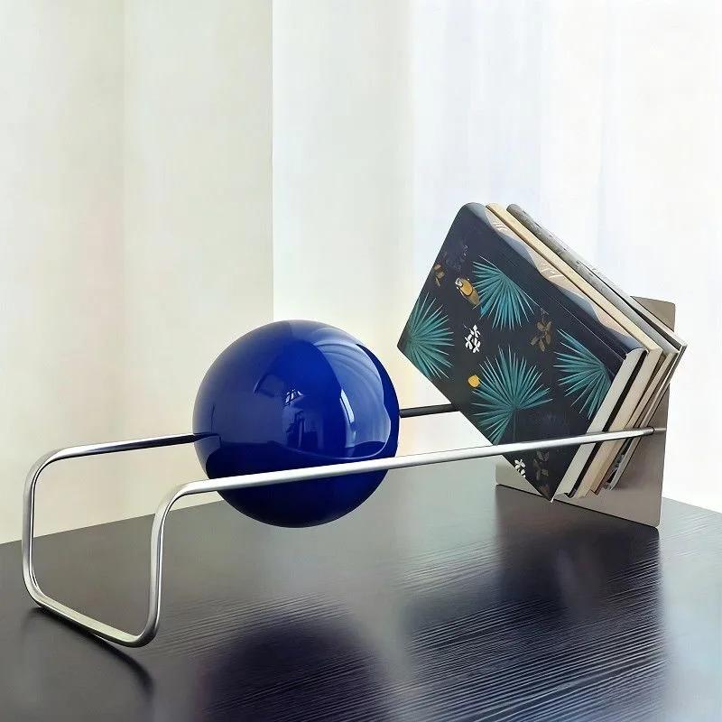 Скандинавский стиль Нержавеющая сталь Книжная полка Настольная Наклонная Гостиная Настенное крепление Стеллаж для хранения Сортировка книг Домашний декор