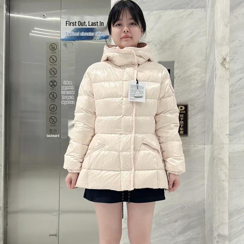 Женский блестящий пуховик с капюшоном 2025 - Приталенный, Плотный и Теплый