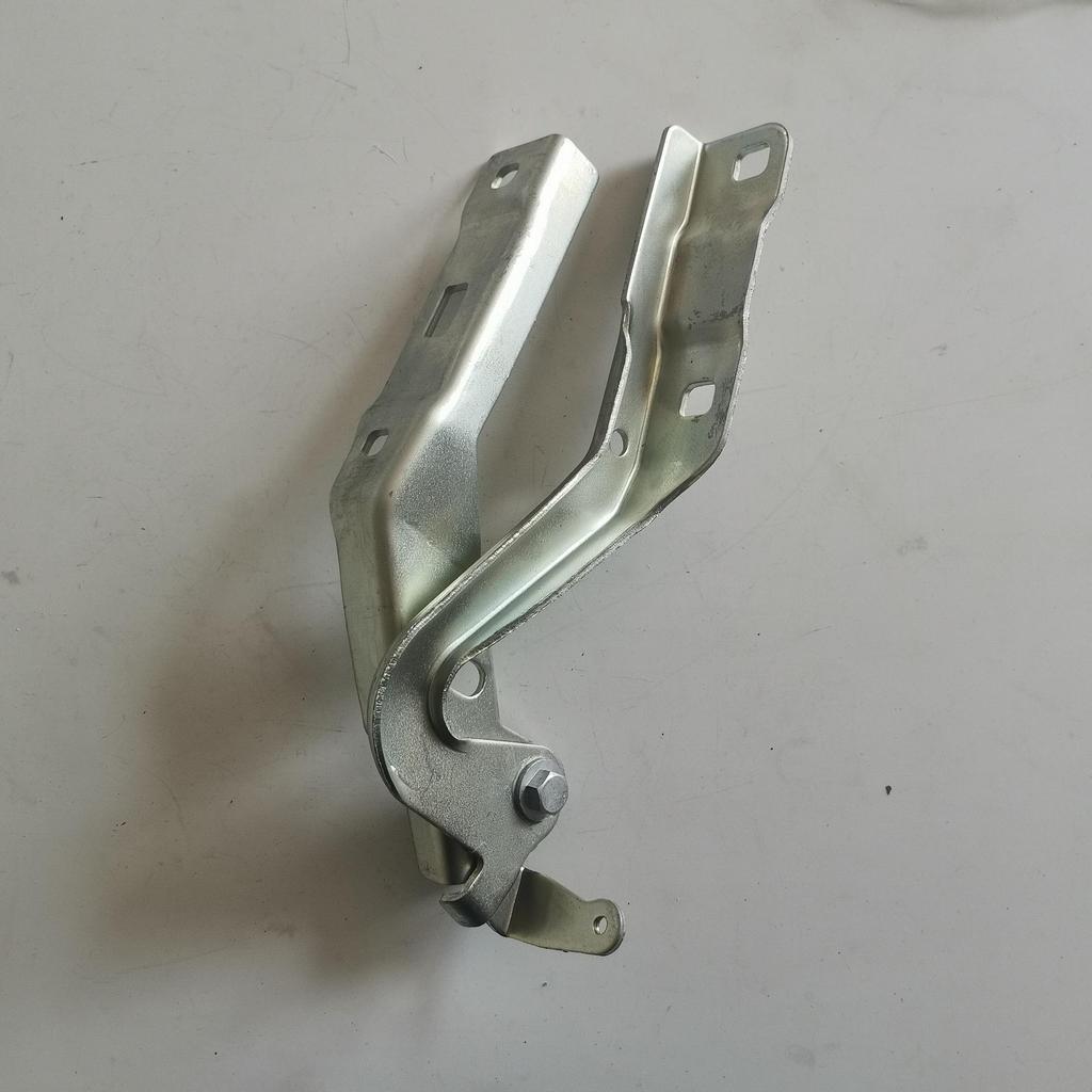 Левая и правая петли капота для Mercedes-Benz GLA X156 (1568800128)