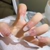 Мяу Лист Свет Разговор: 2026 Градиентные накладные ногти молочно-белые с дизайном "Кошка и кленовый лист"