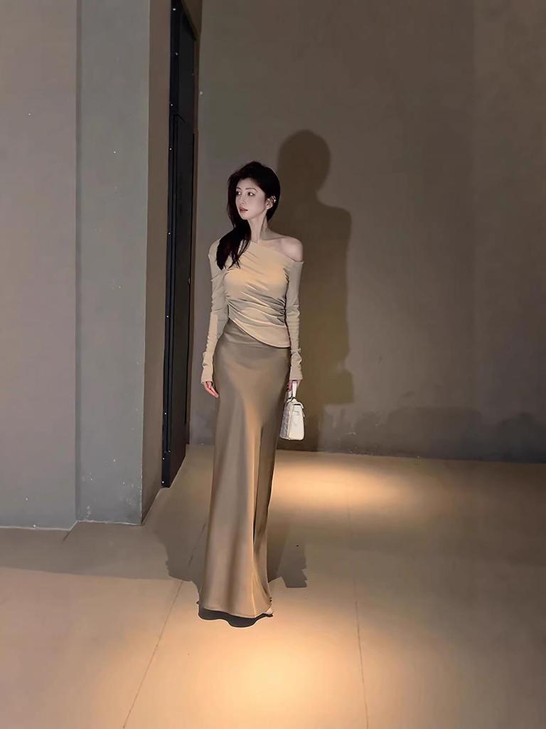 Комплект из топа с открытыми плечами и длинной юбки 'Чистое Желание' для женщин - Короткий топ, подчеркивающий талию, Длинная струящаяся юбка, Идеально для весны и осени.