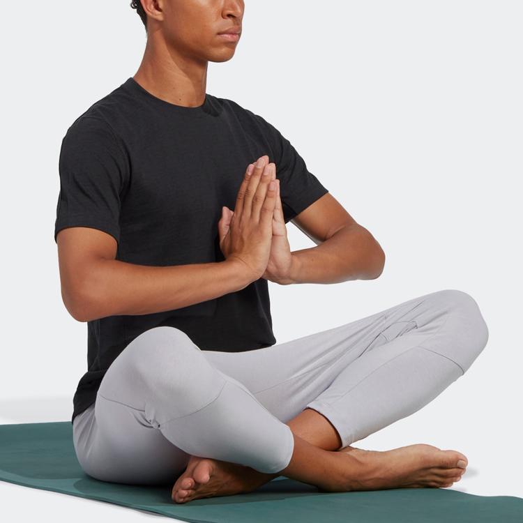 Adidas Футболка для тренировок по йоге однотонная с логотипом, с коротким рукавом, мужская, топы, черная IB8956