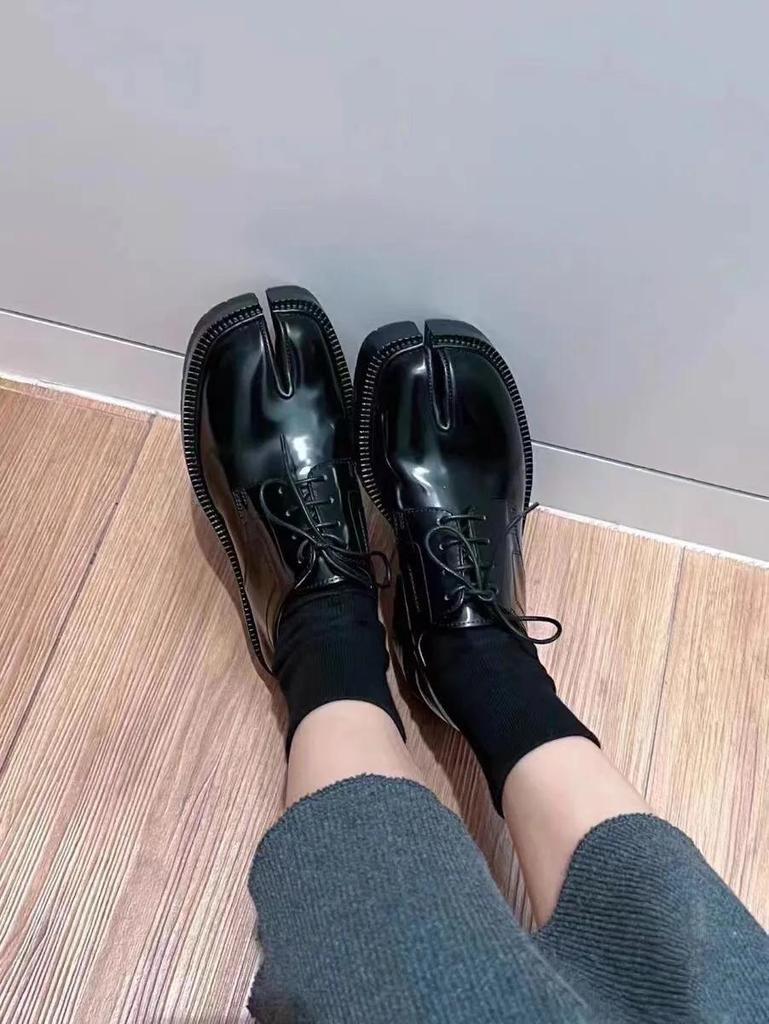 Туфли таби лоферы для мужчин и женщин с раздельным пальцем, на толстой подошве, повседневные лакированные туфли 2025