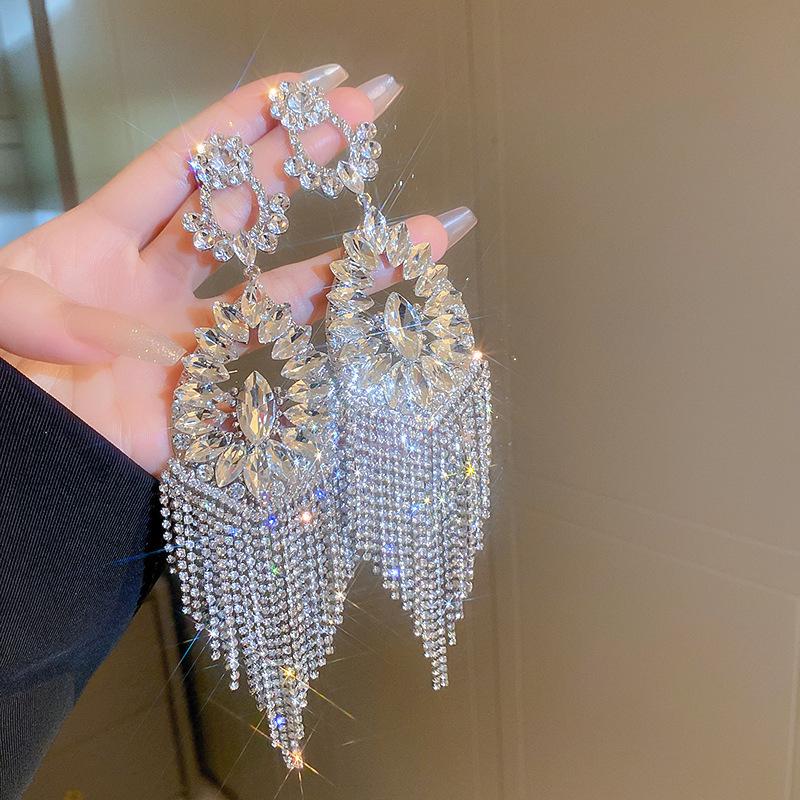 Luxury Spider Web Drop Tassel Earrings with Inlaid Diamonds