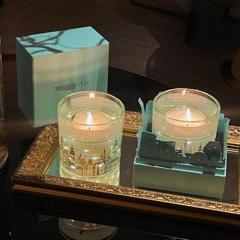 Tiffany's Radiant Night Ограниченная серия Подарочная коробка с ароматической свечой - Идеально для предложений и романтических моментов в помещении.