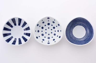 Saikai Pottery Маленькие стильные треугольные маленькие пиалы Индиго Индиго, набор из 3 штук (Сайкаитоки) Посуда, Миски, Миски, Сукияки, Набор, (Установить шаблоны)