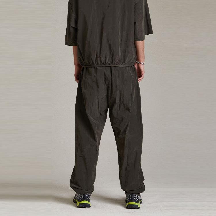 Fear of God Essentials Складчатые нейлоновые спортивные штаны Черные Мужские Низ 130SP244240F