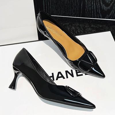 Профессиональные не уставшие ноги высокие каблуки женские черные начало осени 2024 новые остроносые темпераментные лакированные кожаные туфли на шпильке светлого оттенка