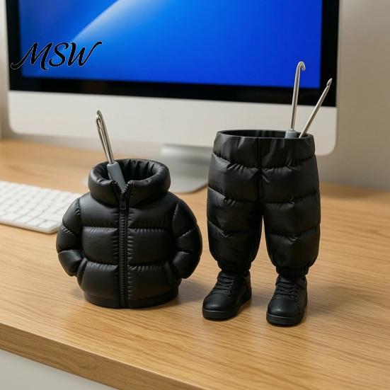 Cute Desk Accessories Pencil Holder, Creative Down Jacket Shape, Durable PETG Large Capacity Dorm Decor Pen Cup, for Office Supplies And Makeup Brush