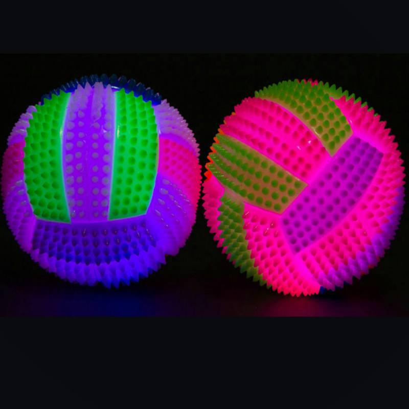 Pet Products Elastic Flash Light Squeaky Spike Ball Pet Dog Cat Molar Plastic Entertained Toy