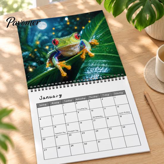 Милый Лягушачий Фотографический Календарь Забавные Лягушки 2027 Настенный Календарь, 12 Месяцев Юмористический Подвесной для Дома Прочный Спиральный Переплет Офис, Янв. - декабрь. животное