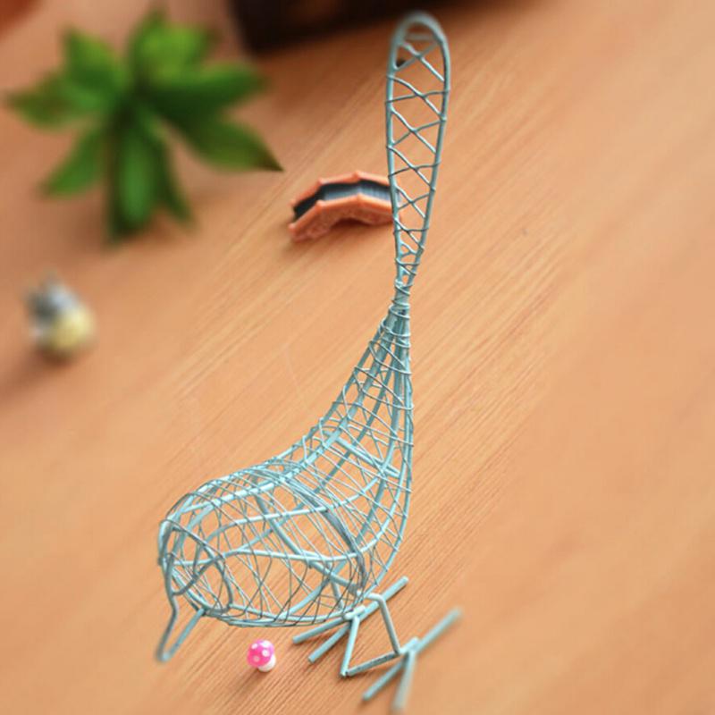 Металлическая модель птицы из железной проволоки