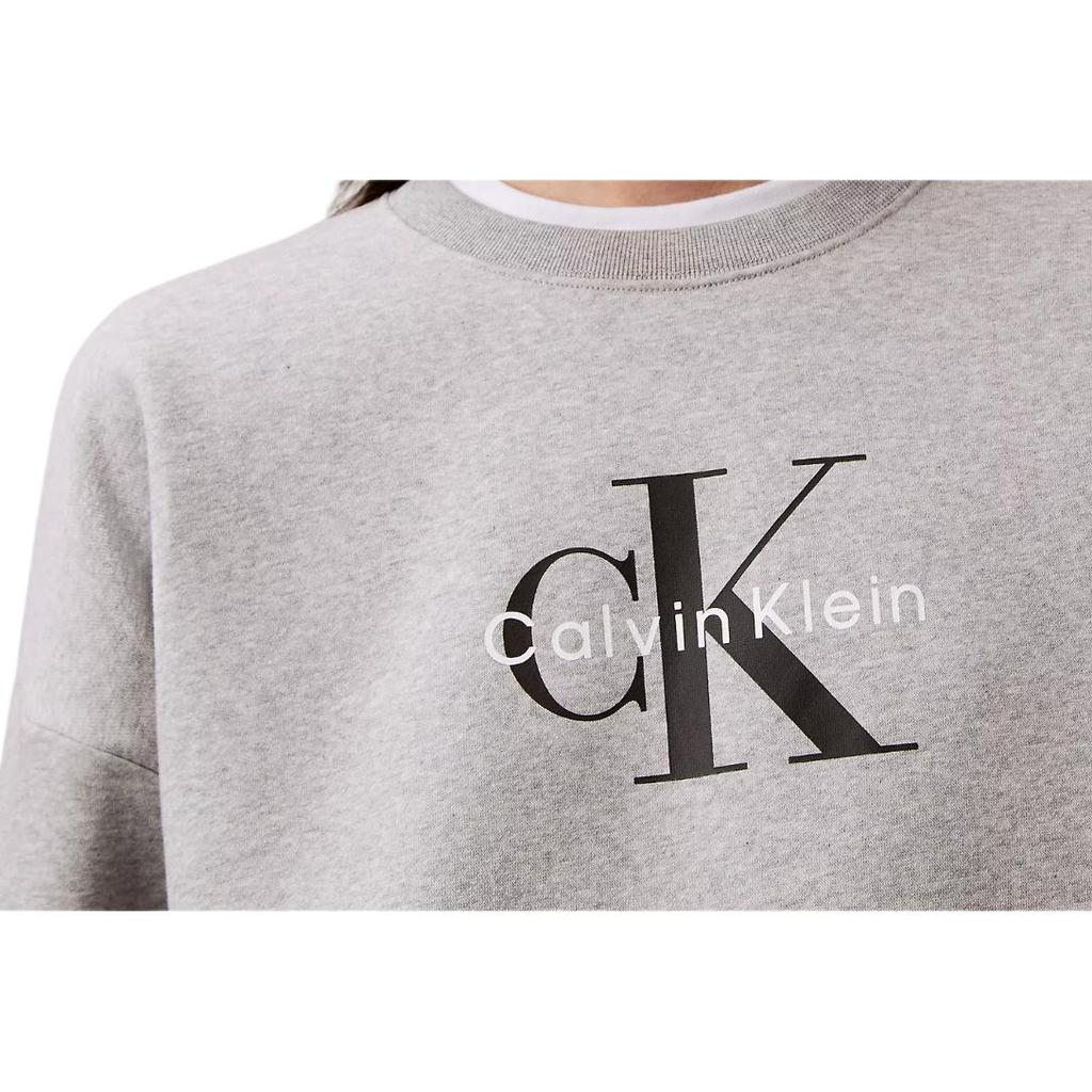 Calvin Klein Повседневный короткий свитер свободного кроя с круглым вырезом, спущенным плечом и длинным рукавом. Женский свитшот серый 47A214G-031