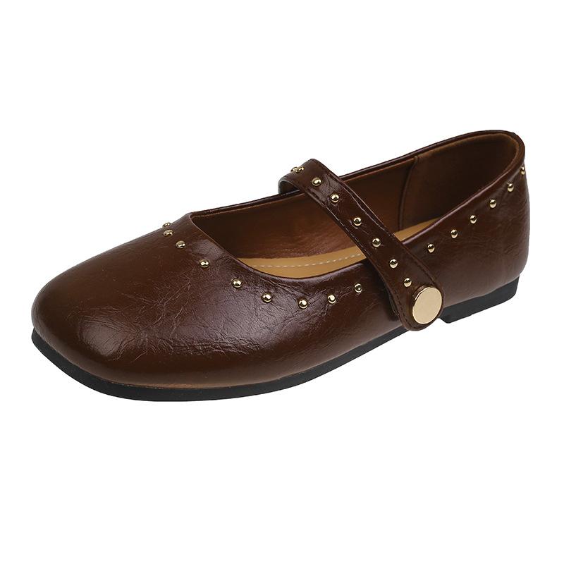 Весна 2025 года, новые ретро-туфли с заклепками, односложный ремень с пряжкой, толстый каблук, универсальные удобные туфли Мэри Джейн