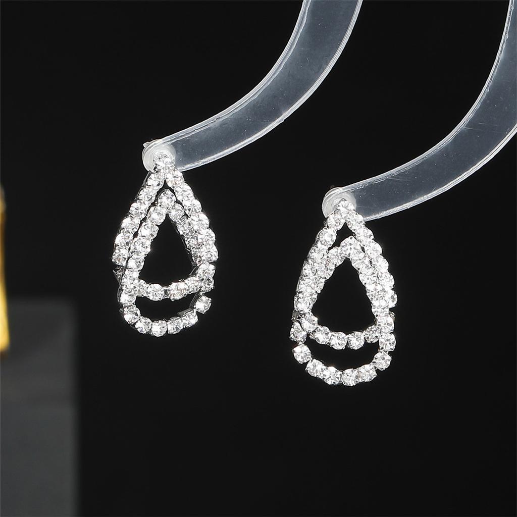 Европа и Соединенные Штаты Простые дикие серьги в форме капли Серьги с улучшенным чувством нишевого дизайна Женские серьги со стразами