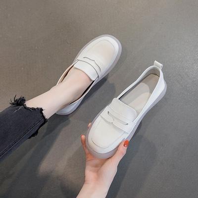 Одиночные туфли Кожаные белые туфли Лоферы на плоской подошве