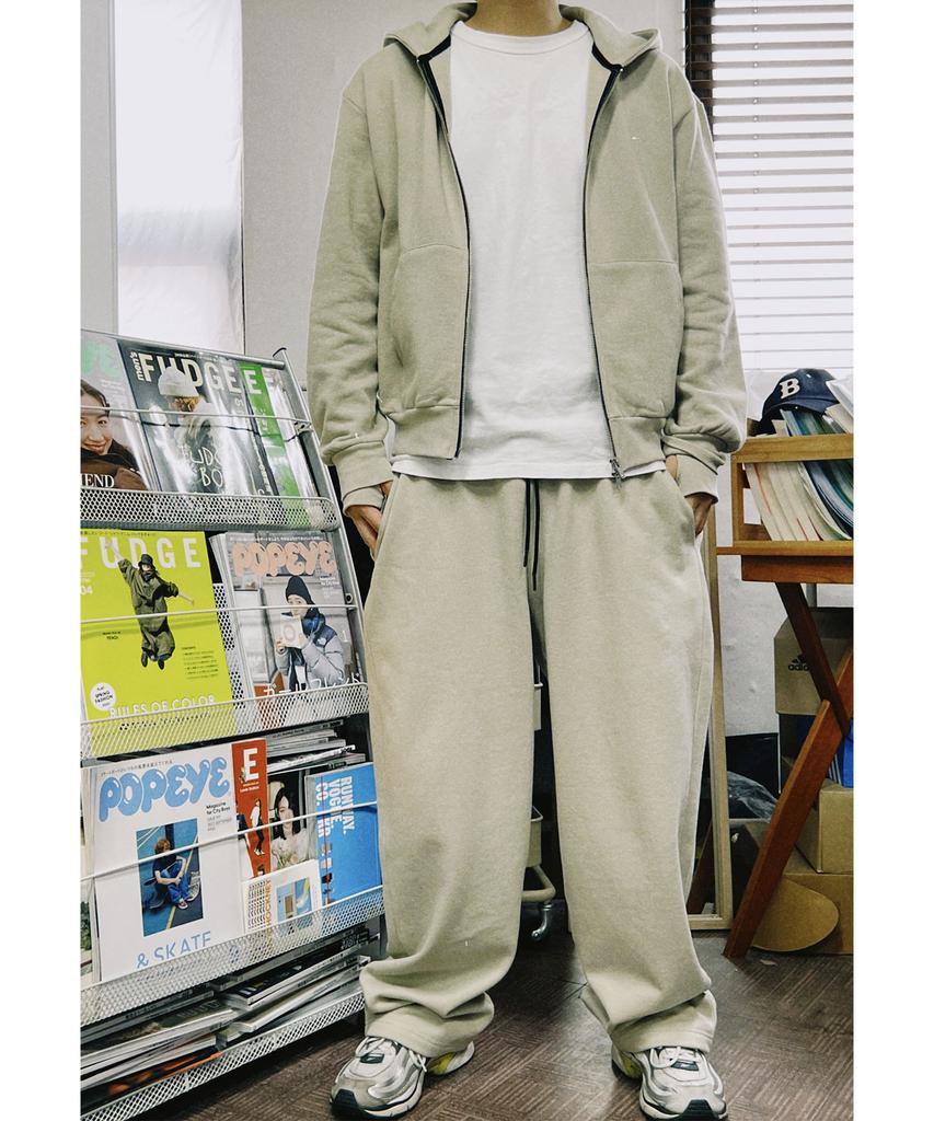 BLUFF Wide Curved Sweatpants [Beige]