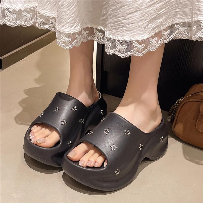 Fashion Niche Star 2025 Summer New Casual Flip-Flops Fashion and Versatile Platform Heightening Lightweight Women's Outside Sandals