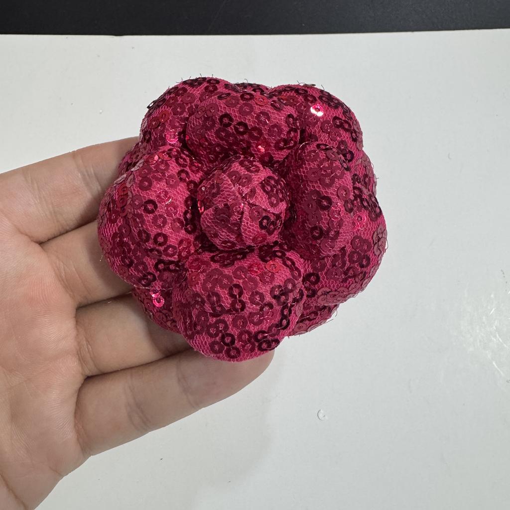 High-End 6.6cm Pu Leather Camellia Children's Fashionable Multi-Color Brooch Pins Small Fragrant Flower Brooch for Anniversary
