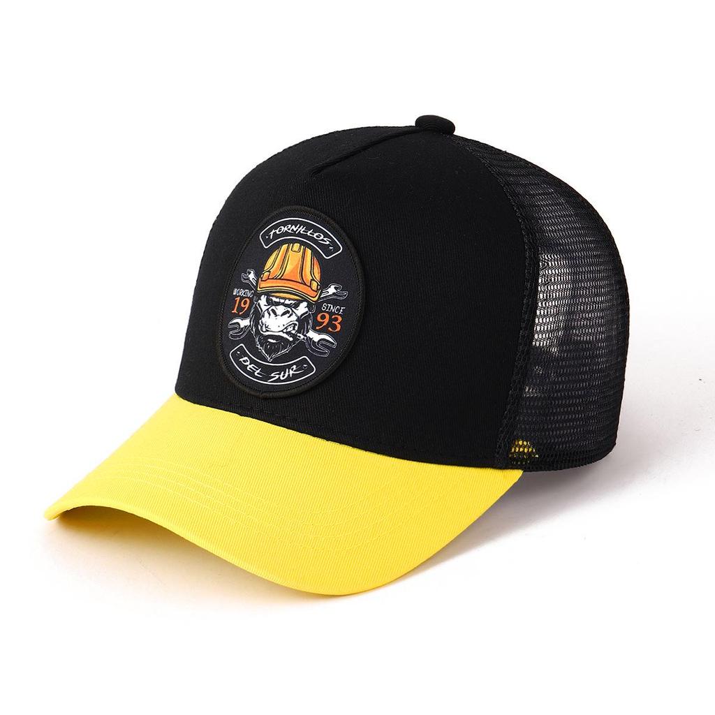 Унисекс летняя бейсболка с вышитой нашивкой