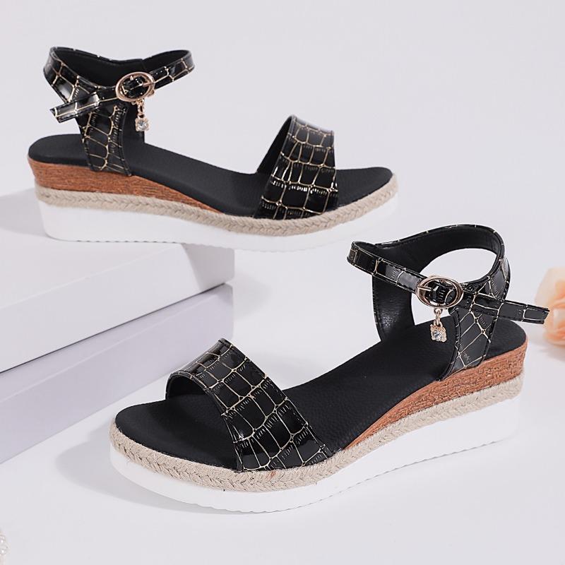 Новые летние женские туфли 2024 года, однотонные женские повседневные босоножки на танкетке с открытым носком и пряжкой, женские летние пляжные сандалии Mujer