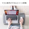 SANWA DIRECT Подушка-столик для коленей Ширина 54 см Легкий 490 г С карманом для мелочей Совместим с работой мышью Моющийся Портативный столик-подушка