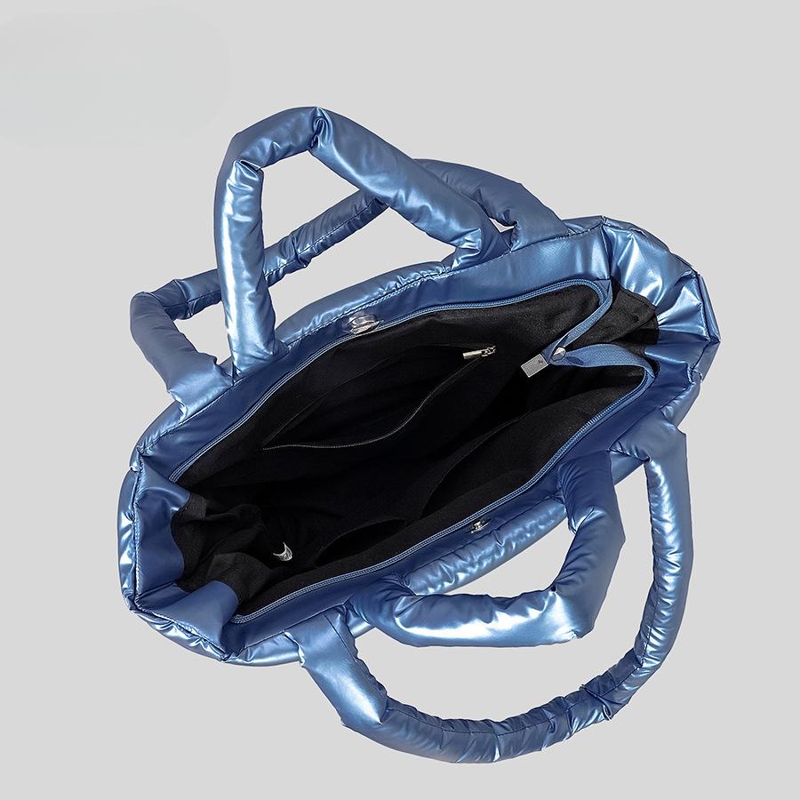 Квадратная сумка-тоут женская зимняя мягкая наплечная нейлоновая большая вместимость Cloudy Bag