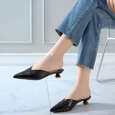 2024 Летние тапочки Новая мода с острым носком Универсальные ленивые сандалии на толстом каблуке Туфли на высоком каблукеЖенская обувь