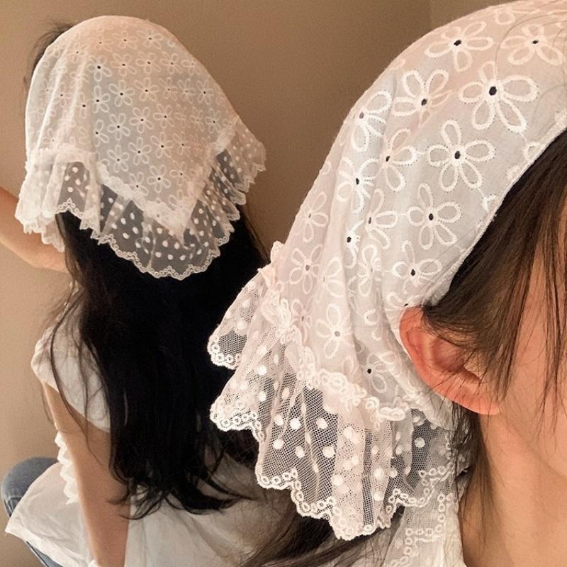Retro Lace Triangle Headscarf Retro Y2K Embroidered Floral Neck Scarf Crochet Hair Scarf Bandanas for Women Girls Lace Kerchief