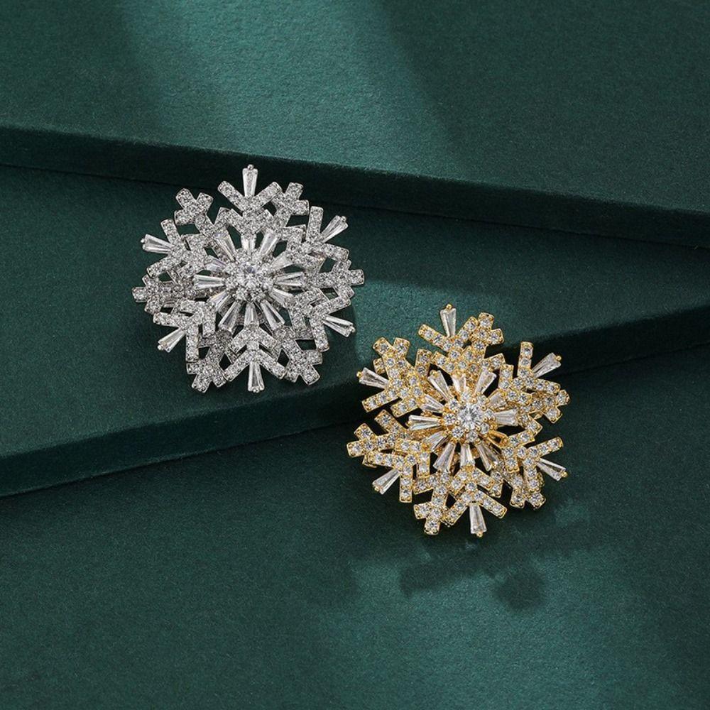 Sparkling Creative Snowflake Pin Rhinestone Zinc Zinc Alloy Zircon Badge Valentine's Day