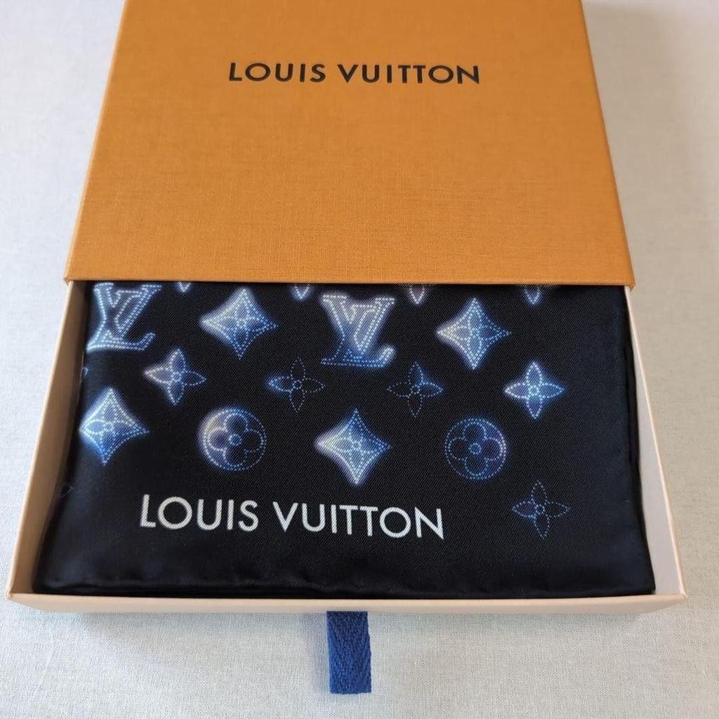 Б/у платок Louis Vuitton Carre Bandana Mahina Flight Mode Шелковый Черный С коробкой 84A