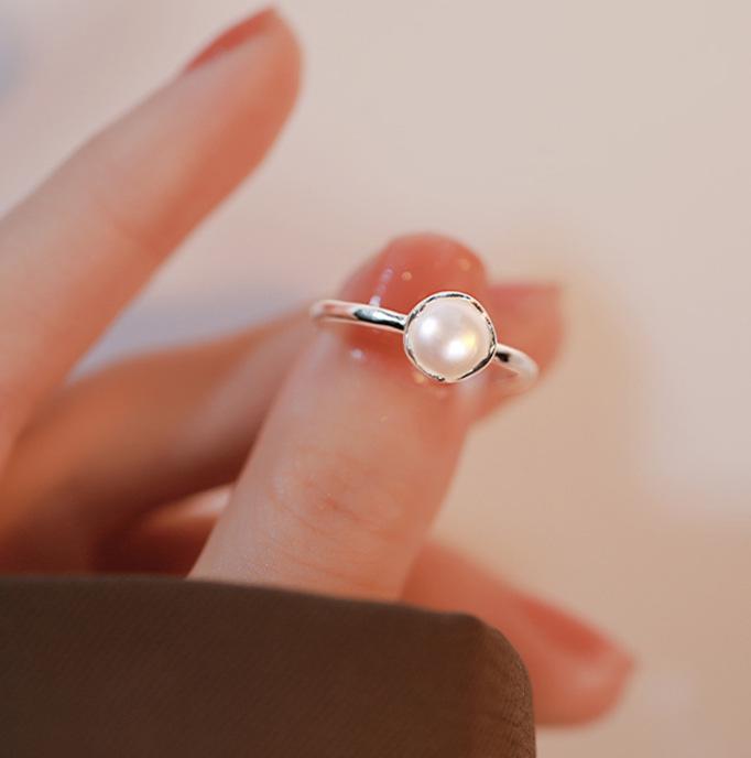 Korean-Style Open Pearl Ring: Retro, Light Luxury Design