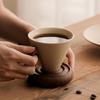 Кружка-конус из грубой керамики на деревянной подставке с ручкой Винтажная глиняная кружка Чашка для эспрессо Керамическая кружка в ретро-стиле Керамика Отель
