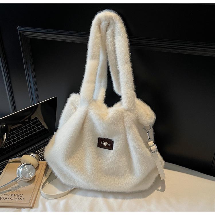 2025 Women's Fashionable Furry Crossbody Bag - High-Value, Casual, Niche Style Handbag