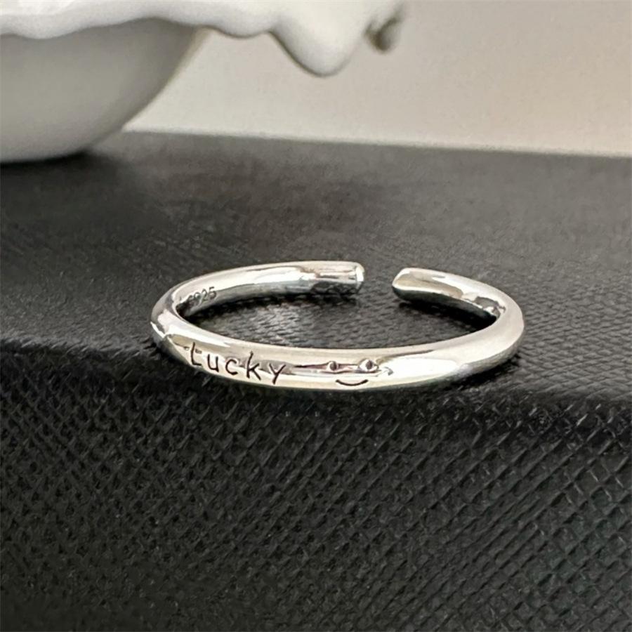 Xiaohongshu Женское роскошное кольцо из стерлингового серебра S925 - Нишевый дизайн, Не тускнеющее, Модное на указательный палец.