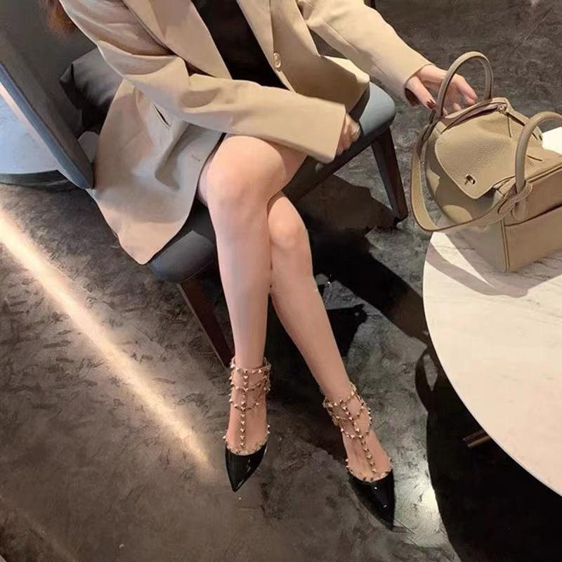 Весна и лето 2025 новые туфли-лодочки на высоком каблуке с заклепками, женские сандалии с закрытым носком, тонкий каблук, средний каблук, универсальная верхняя одежда