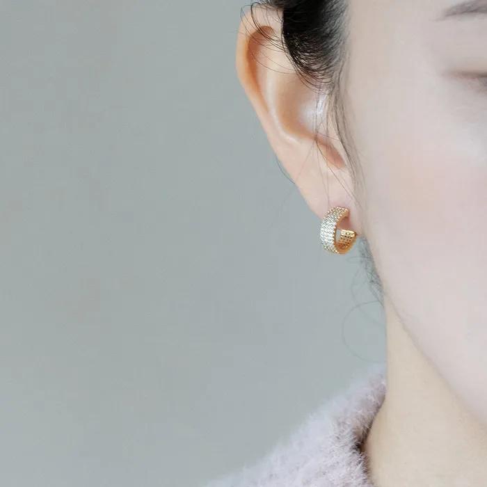 Серебряные серьги-гвоздики из серебра 925 пробы с крупным кубическим цирконием