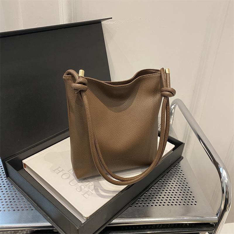 Маленькая женская сумка 2025 новая с узором личи, сумка-ведро под мышкой, нишевый дизайн, универсальная сумка, на плечо, сумка-мессенджер