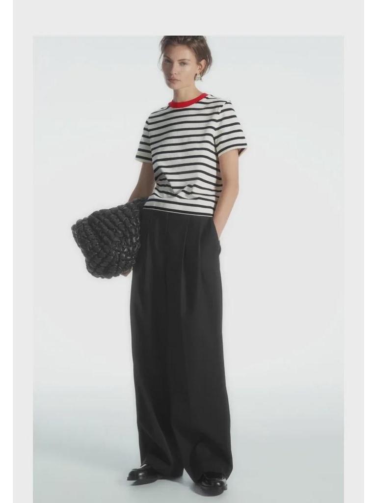 Женская футболка с круглым вырезом и коротким рукавом в стиле COS - весна 2024 г.