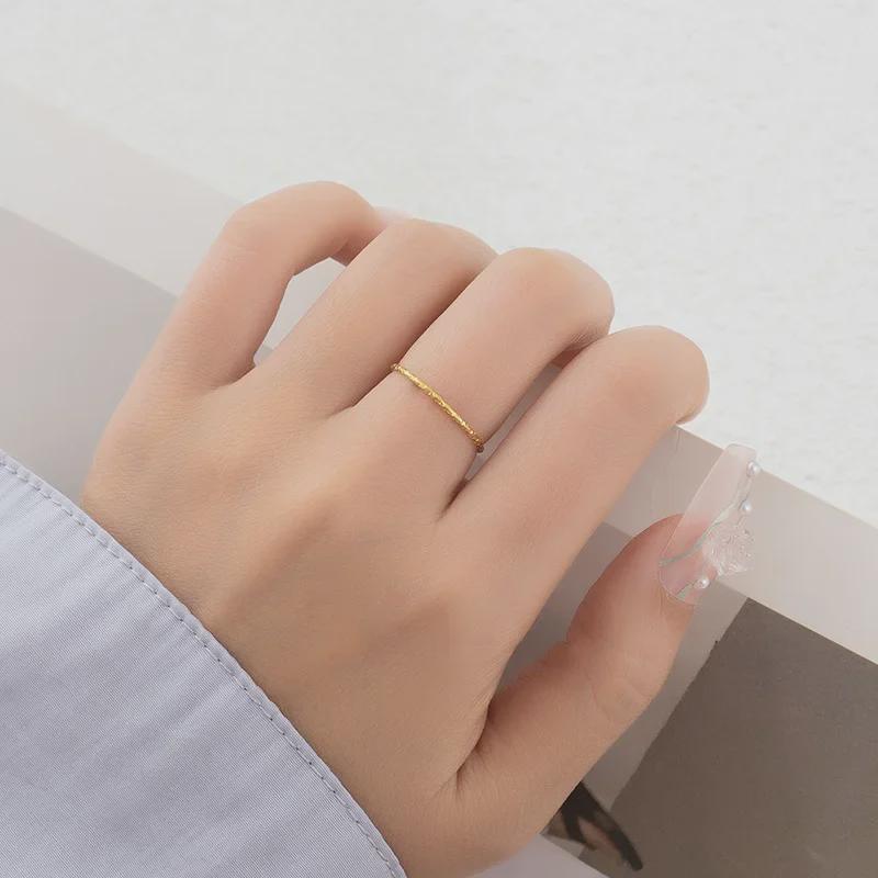 Минималистичное кольцо Starry Sky 1 мм: Покрытая 18-каратным золотом титановая сталь, вдохновленная японским и корейским дизайном