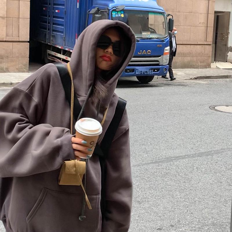 Женская плюшевая толстовка с капюшоном: Корейский трендовый свободный крой с буквенным принтом, идеально подходит для осени и зимы