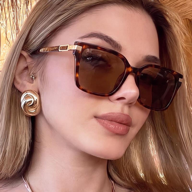 Square simple sunglasses color matching new retro European and American street shooting high-end sunglasses sunglasses personality