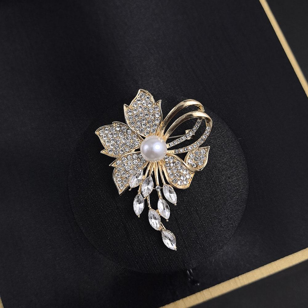 Luxury Fashionable Vintage Charm Cubic Zirconia Flowers Imitation Pearl Brooches for Women Suit Accessories Coat Pins Scarf Buckle Jewelry Gift